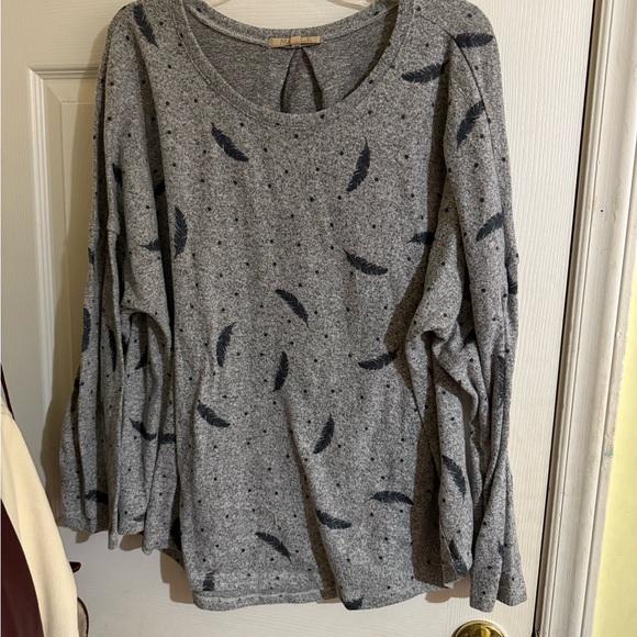 EUC Gray Feather Print Women's Top - Picture 1 of 4